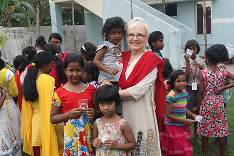 Linda med flickorna i Kolkata april 2017