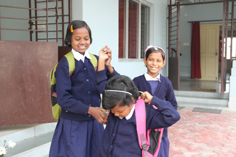 På väg till skolan Kolkata 2015