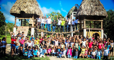 Alla samlade djungelskolan Peten Guatemala