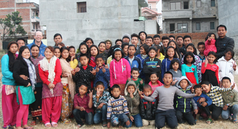 Arkens flickor och pojkar i Nepal