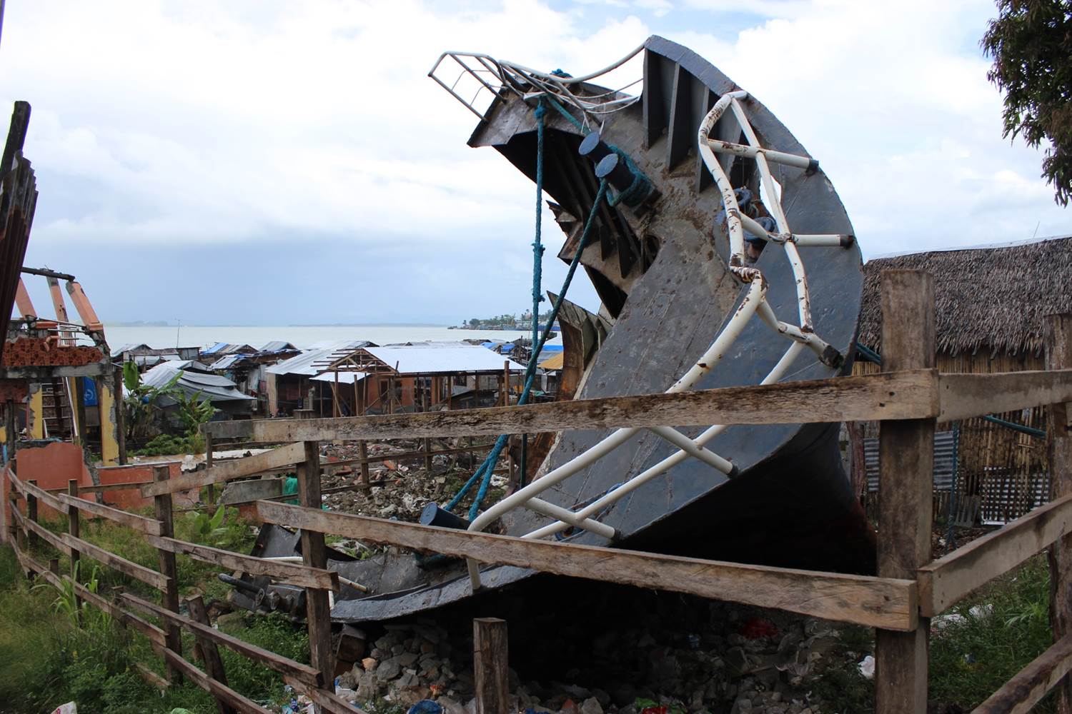 båt på land Tacloban