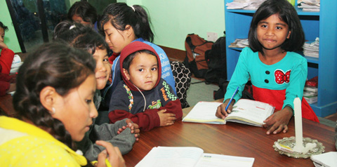Flickorna i Katmandu Nepal