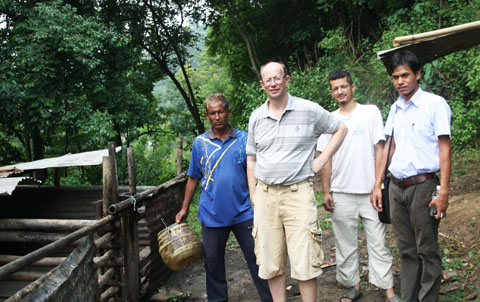 Göran och arbetare i Nepal