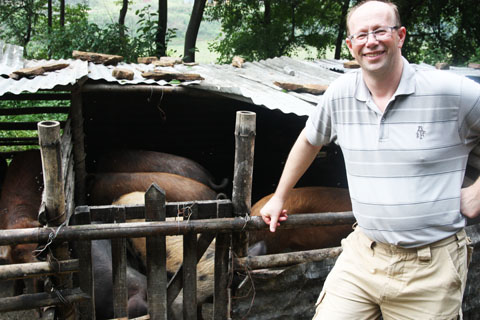 Göran och grisar i Nepal