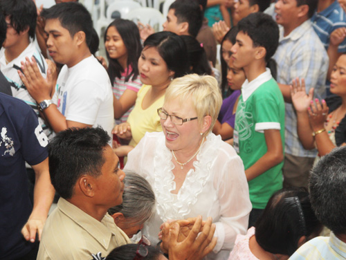 Linda ber f deltagare i helandekonferens Filippinerna 2012