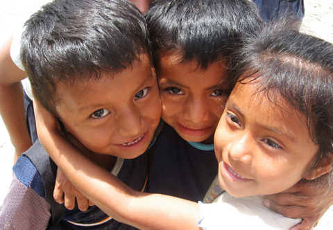 Tre barn Guatemala