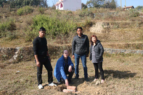 Grundstenen till flickhemmet i Katmandu