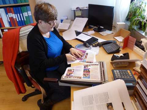 Gunilla på kontoret webb Gunilla Hagblom på kontoret