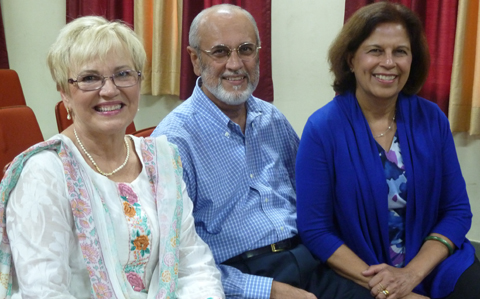 Linda m Dennis o Cheryl Ignatius webb Linda med Dennis och Cheryl Ignatius i Kolkata 2013