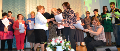 Diplom till bibelskolelevr i Minsk 2015